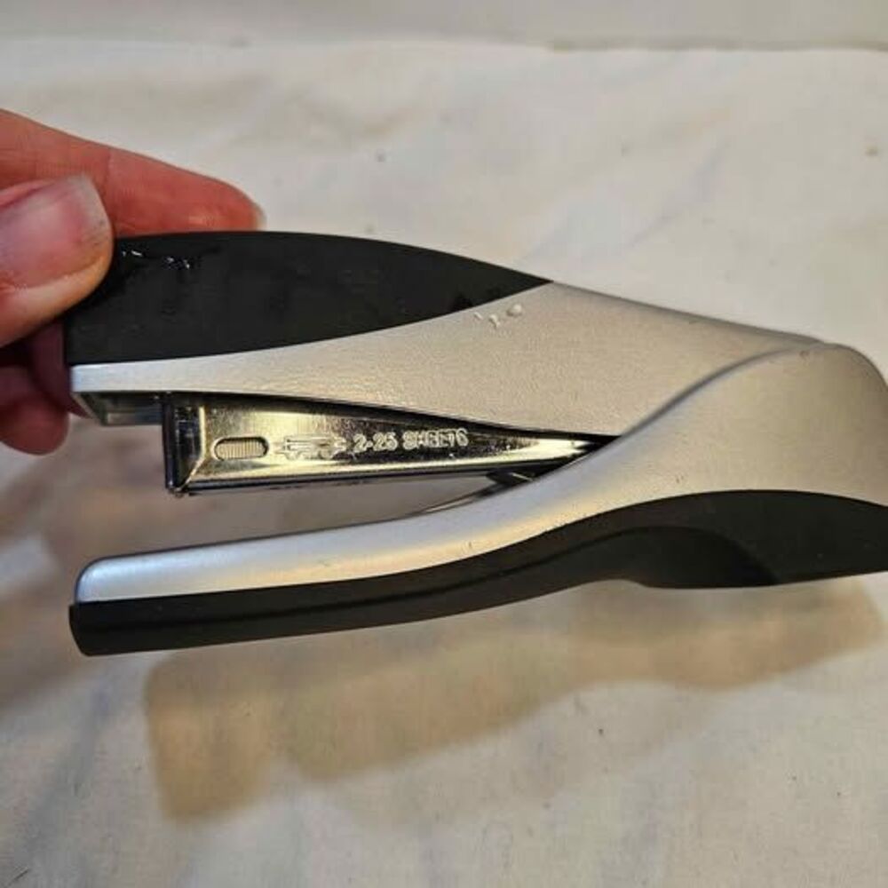 Swingline Desktop Stapler - Picture 4 of 6